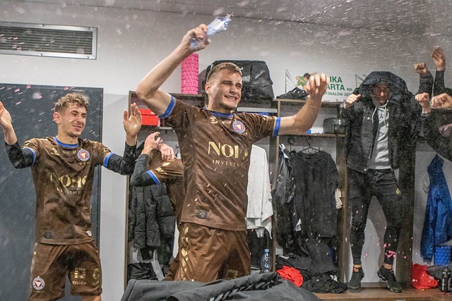 极向现代技 极向现代技